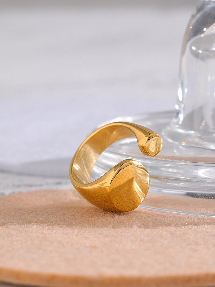 Timeless Geometric Ring