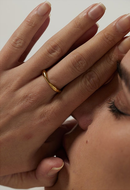 Minimalist Geometric Ring