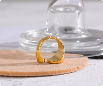 Timeless Geometric Ring