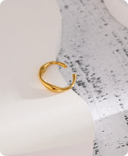 Minimalist Geometric Ring